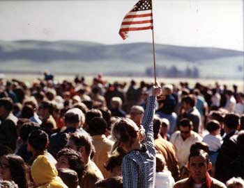 Crowds welcome home Vietnam Prisoners of War at Travis AFB